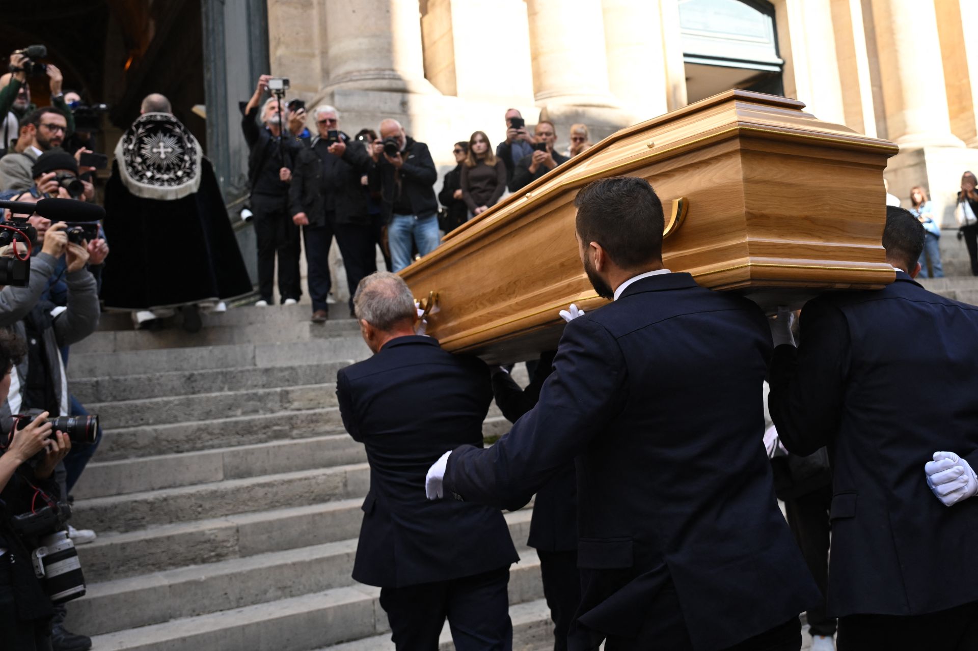 Dernier hommage à Claudia Cardinale à Paris, sous les applaudissements d’une foule émue