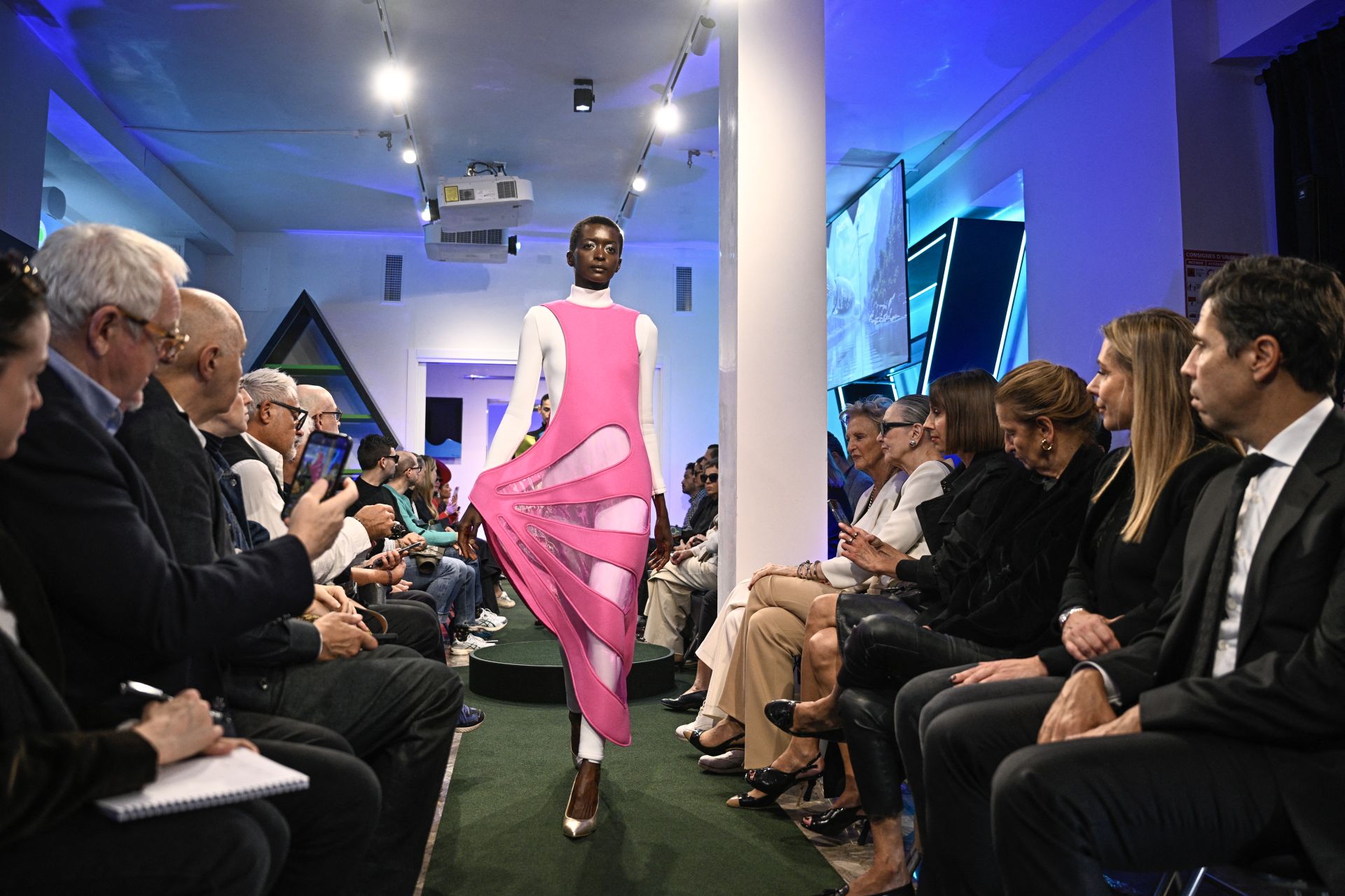 La mode retrouve ses vieux réflexes: la maigreur reprend le dessus sur les podiums