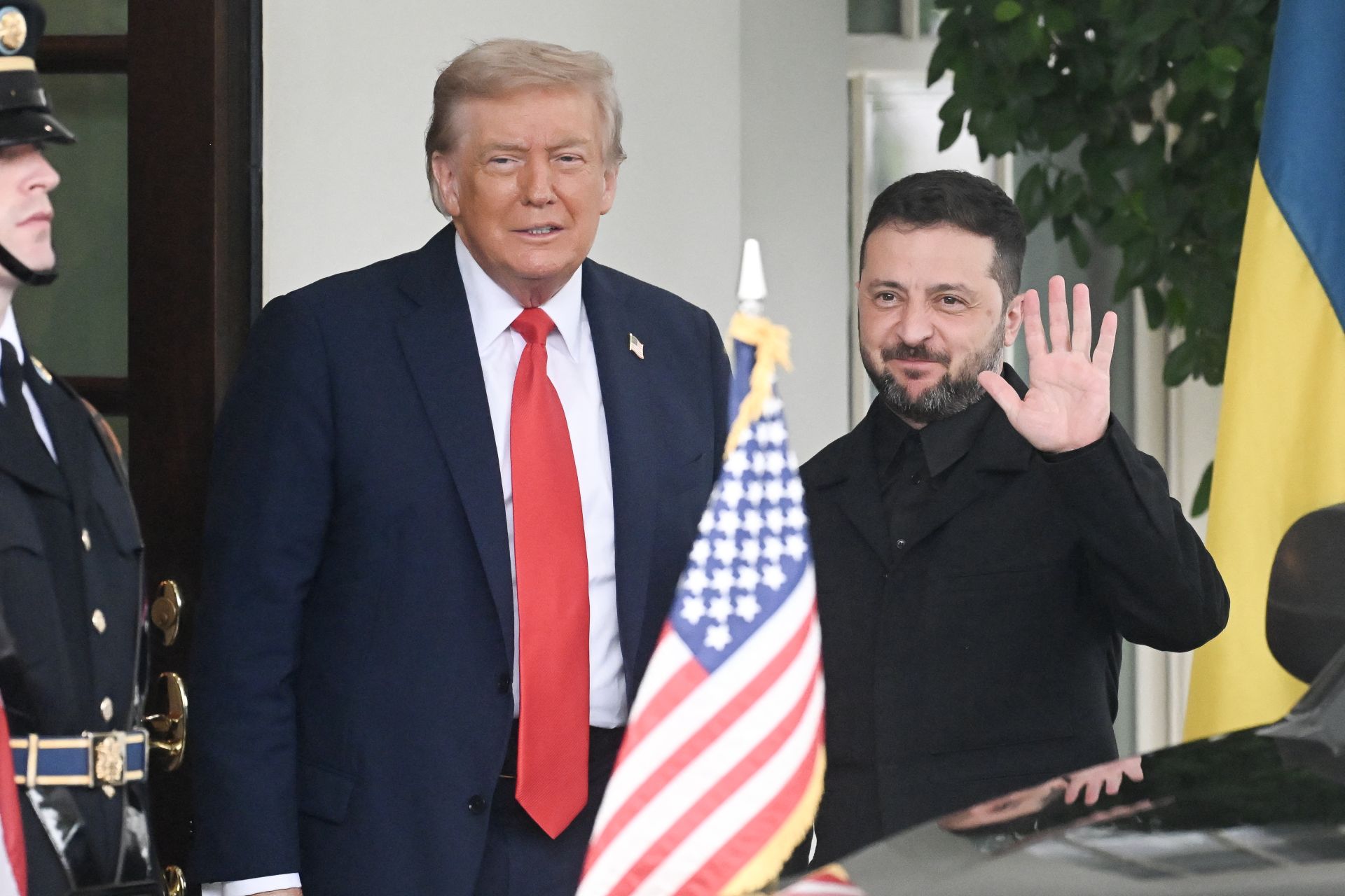 Trump to Meet Zelensky after Announcing Putin Summit