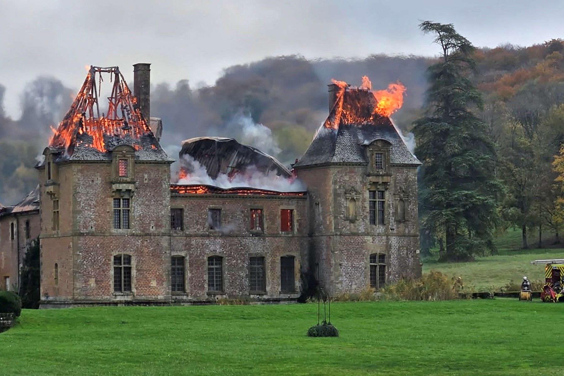Incendie dévastateur à la chartreuse du Mont-Dieu classée, le «Notre-Dame des Ardennes»