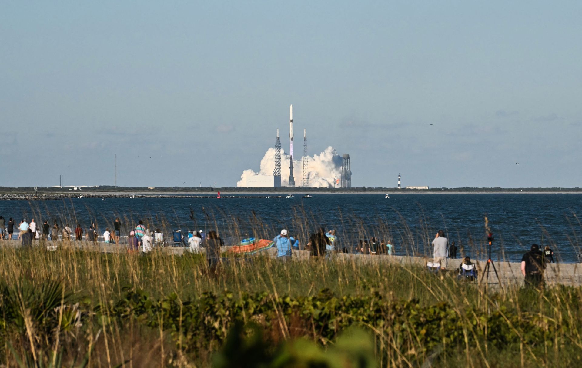 Blue Origin relance la course spatiale en réussissant l’atterrissage de New Glenn