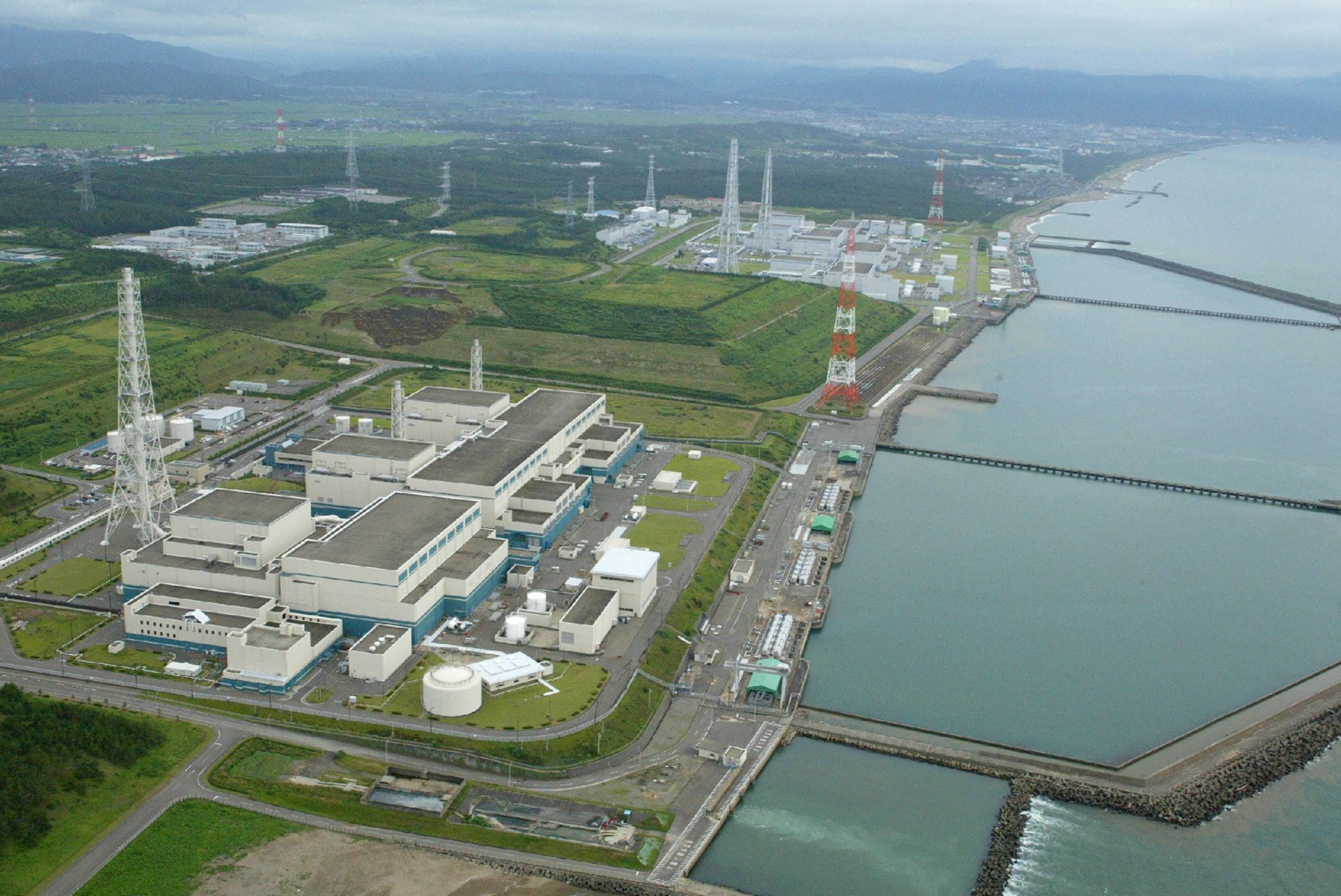 Japan Local Authorities Approve Restart of World's Biggest Nuclear Plant