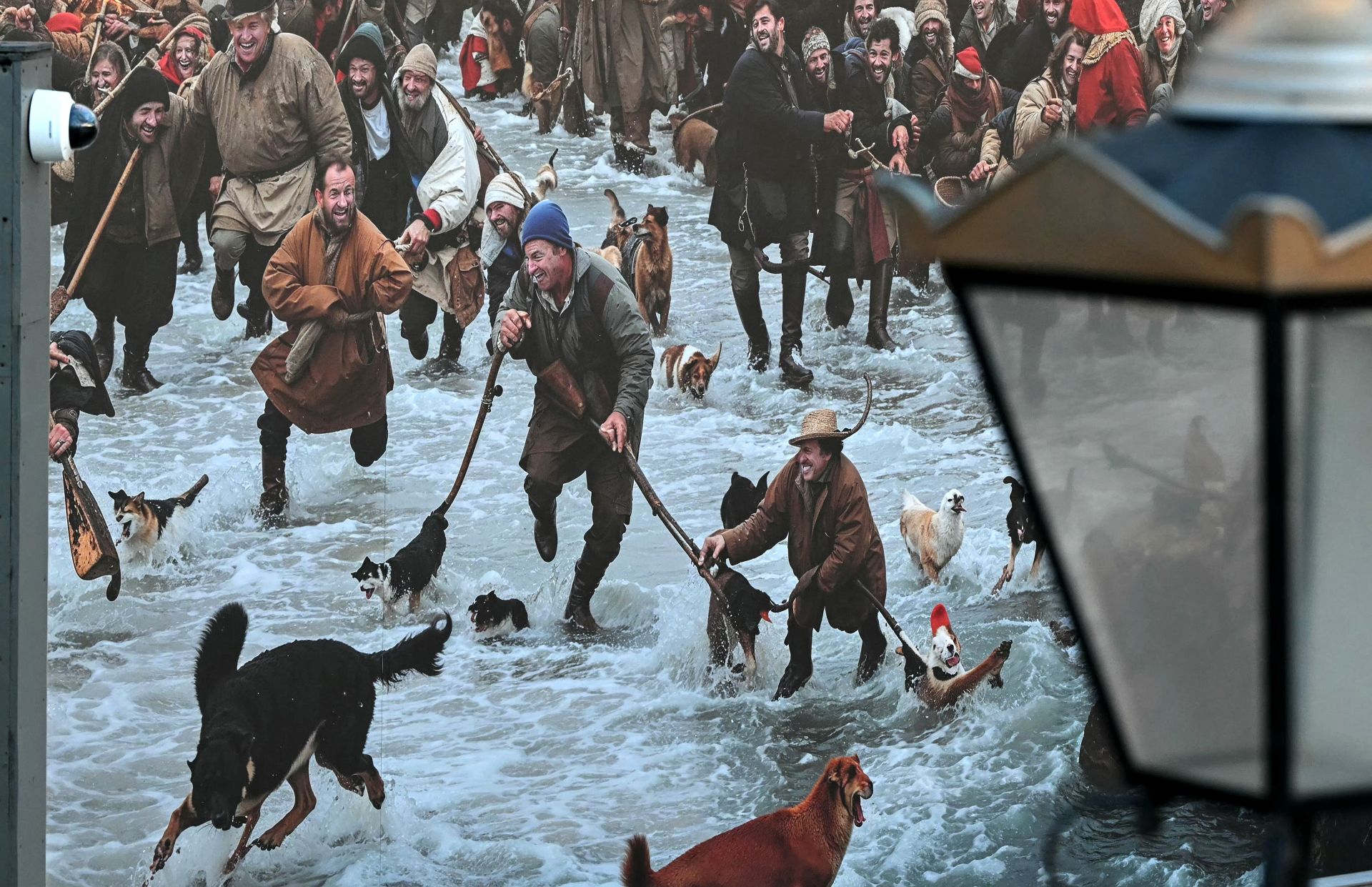 ‘Beggars Belief’: Londoners Baffled by Bizarre Christmas Mural