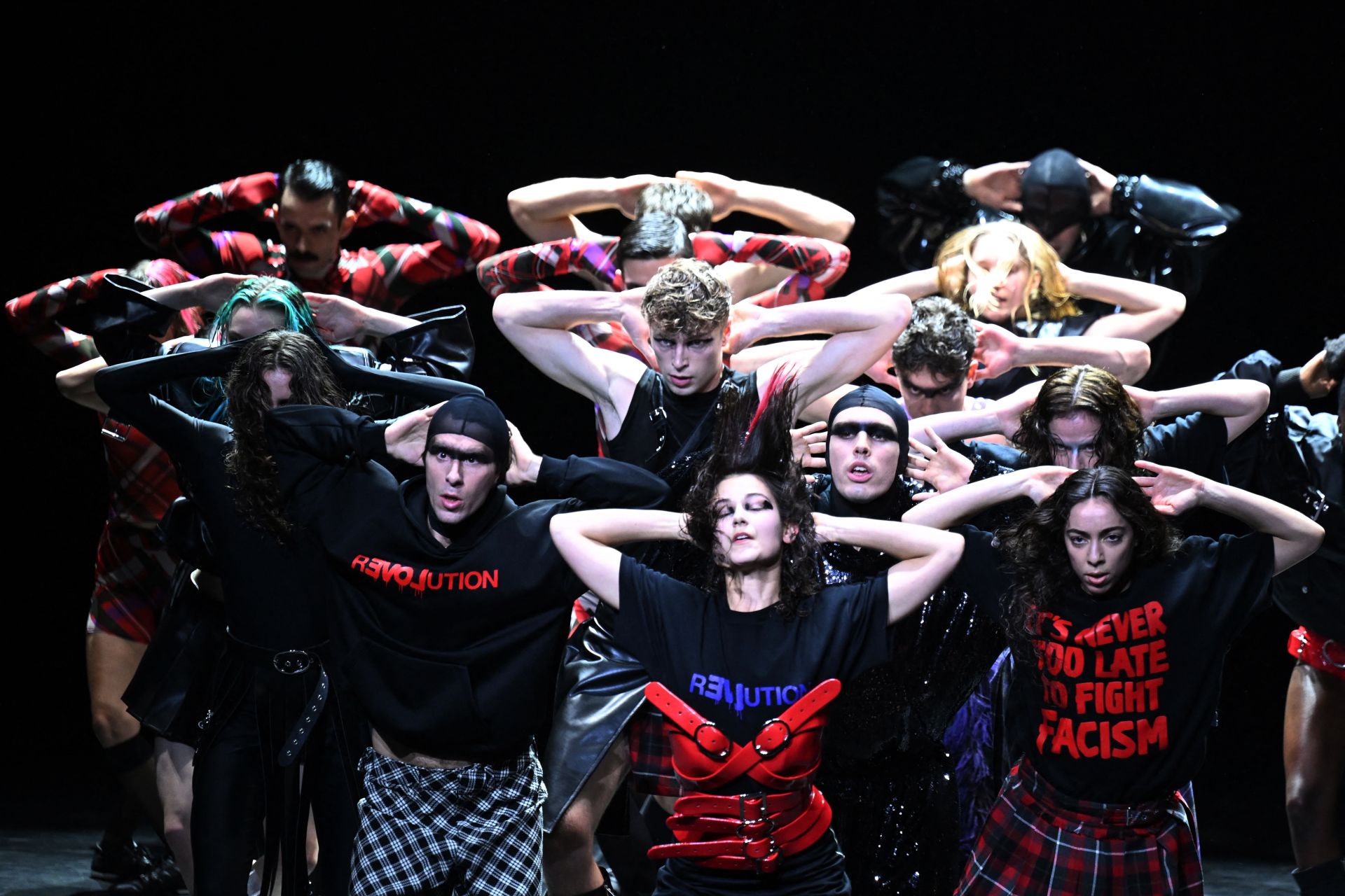 Fashion Week de Paris: Jeanne Friot mêle mode queer et audace écoresponsable