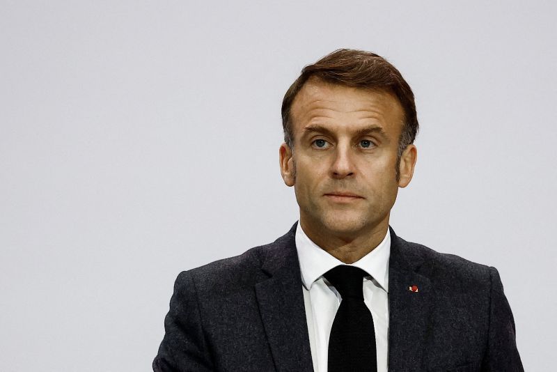 Macron Calls for Talks to Form New Government After Collapse