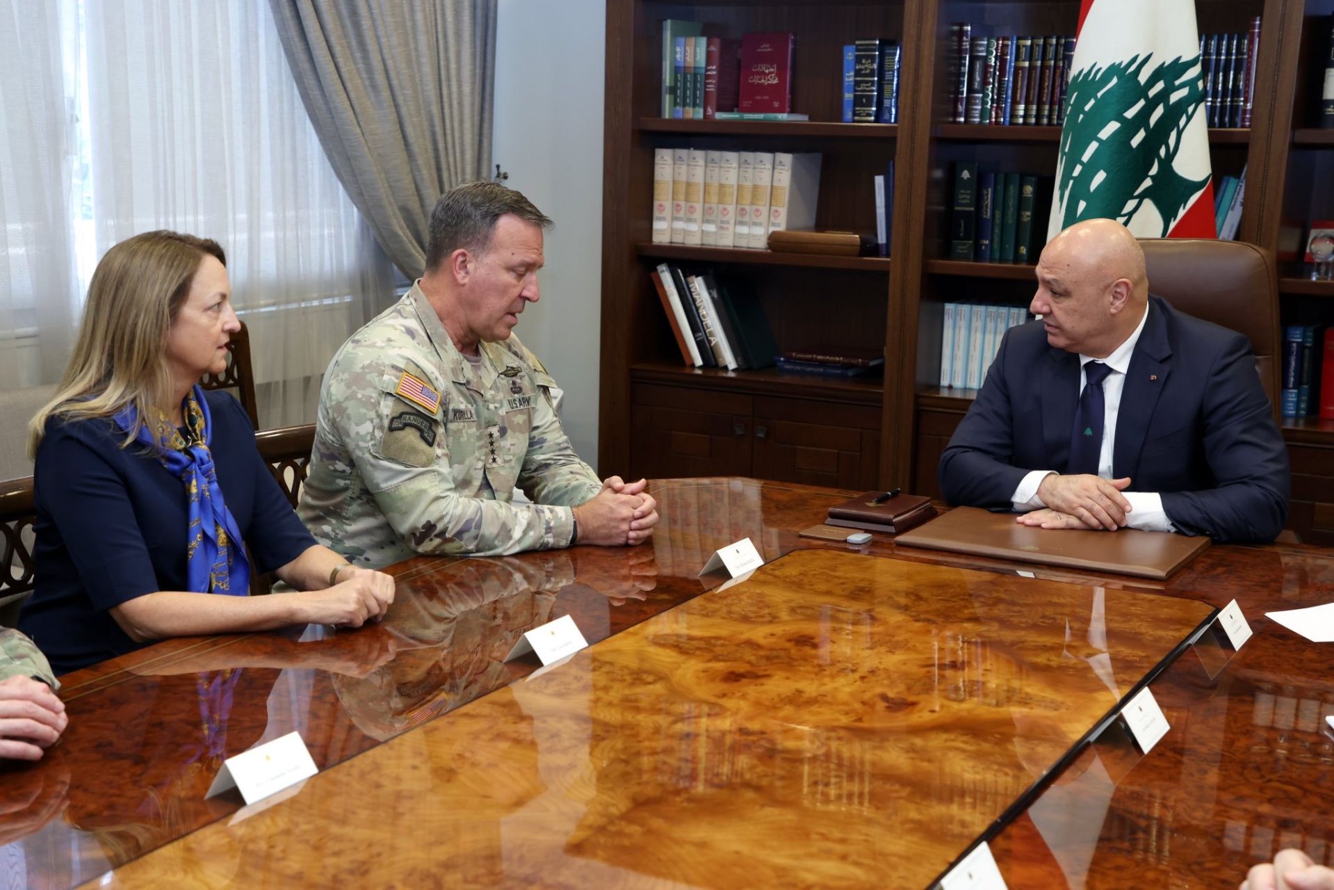 Visite du chef du Centcom à Beyrouth: les États-Unis affichent leur soutien à l’armée libanaise