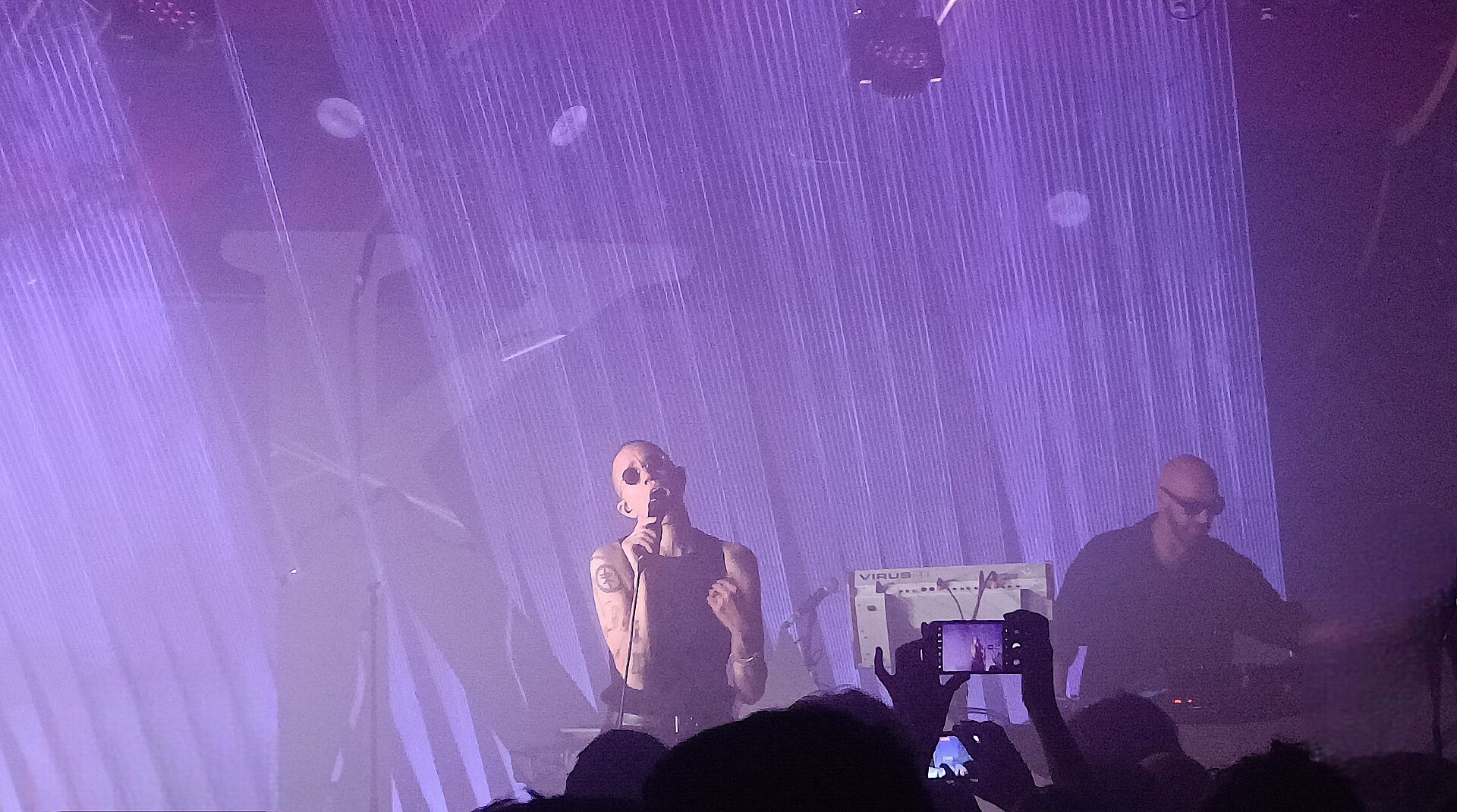 Rebeka Warrior, musicienne et DJ, décroche le prix de Flore pour son premier roman «Toutes les vies»