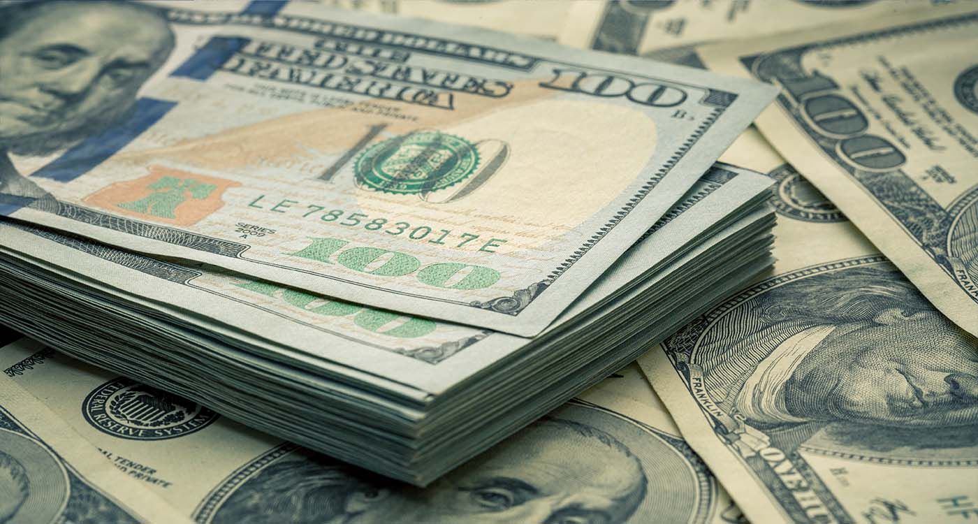 Le dollar balloté après le choc douanier, le bitcoin dévisse