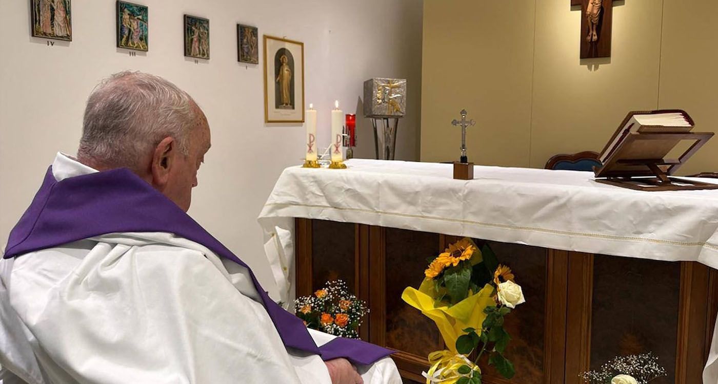 Le pape va mieux et pourrait apparaître dimanche en public