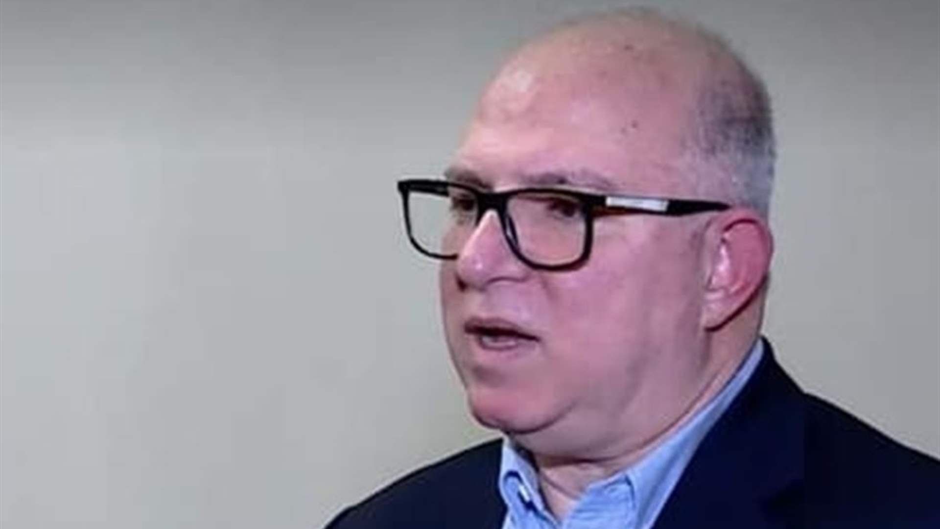 Le ministre du Travail demande aux syndicats de se mettre en règle