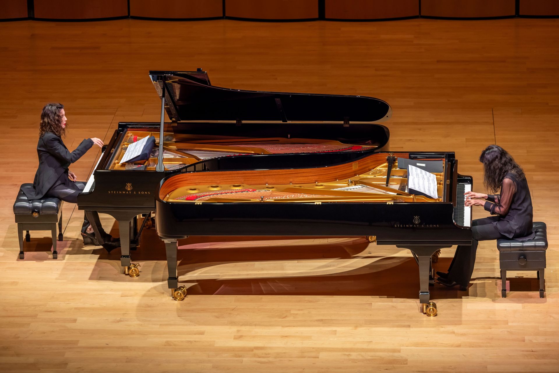 Un duo, deux pianos, mille émotions: les sœurs Labèque envoûtent Abu Dhabi