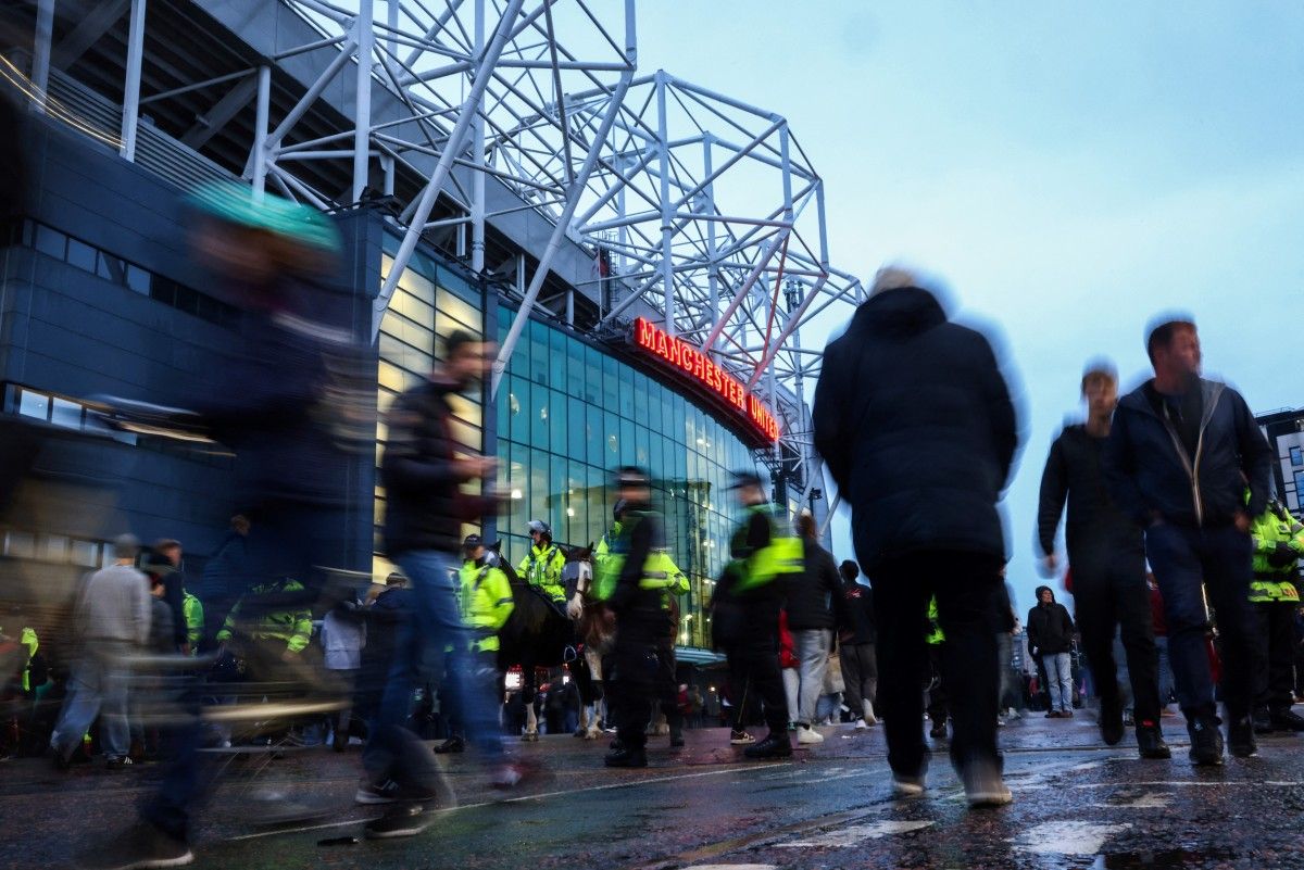 Manchester United to Leave Old Trafford for 100,000-Seat Stadium