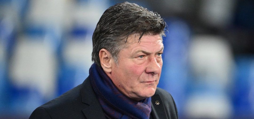 Crisis-Club Napoli Replace Coach Mazzarri Ahead of Barca Clash