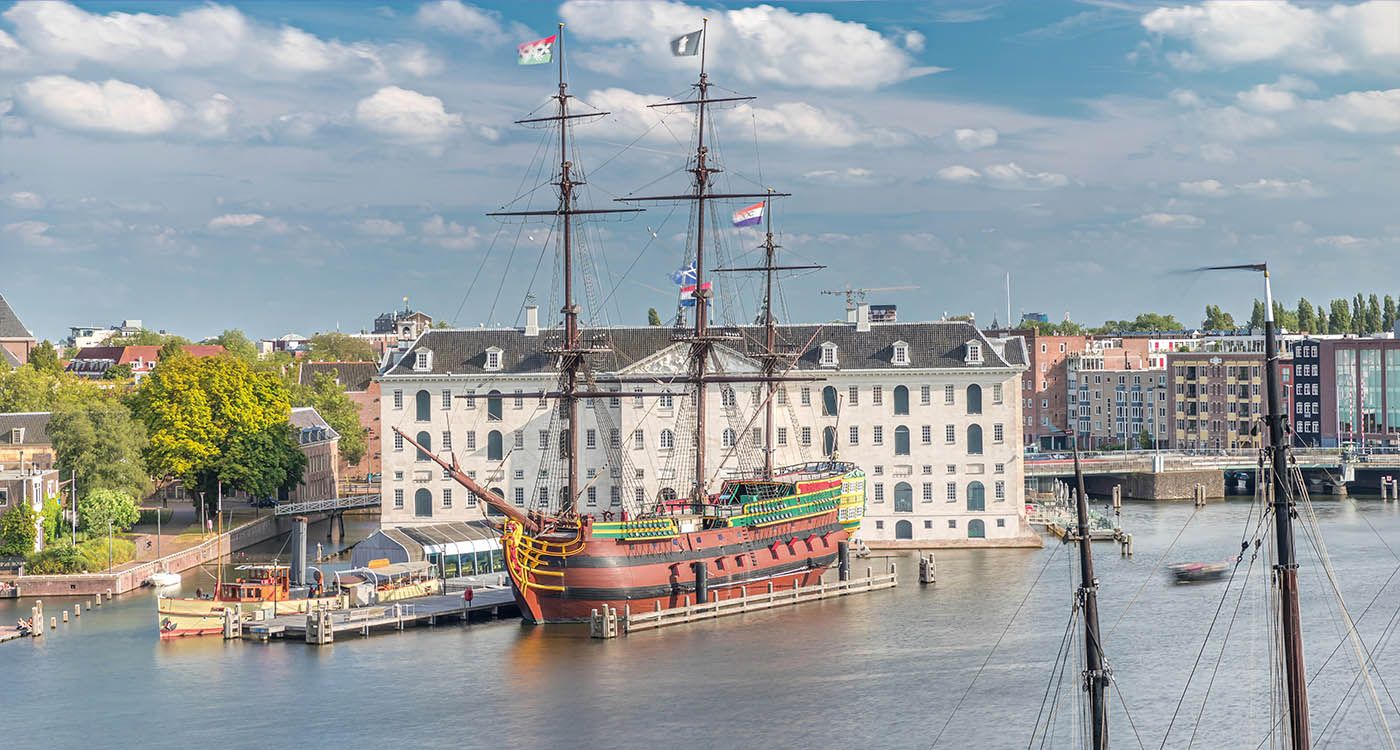 Des voiliers du monde entier illuminent Amsterdam Festive