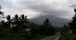 Indonesia: Lewotobi Laki-Laki Volcano Erupts, Ashes Sent 1km into the Sky