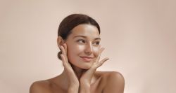 Cinq gestes du matin pour réveiller sa peau sans maquillage