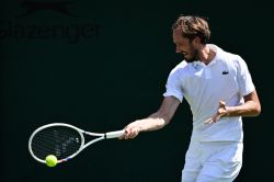 Wimbledon: l'ex-N.1 mondial Daniil Medvedev éliminé dès le 1er tour par le Français Bonzi