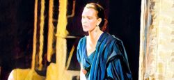 Carole Bouquet incarne « Bérénice » de Racine à Paris