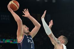 Euro de basket: la Serbie éliminée, première sensation à Riga