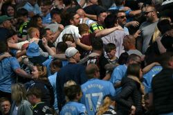 Angleterre: Aston Villa sur le tard, City réactif