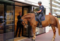 Cannes 2025: le glamour s’invite dans un monde en crise