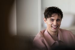 Raphaël Quenard, l’artiste du moment, insuffle son énergie à Cannes