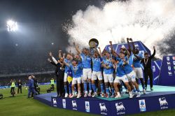 Italie: Naples retrouve les sommets et s'embrase