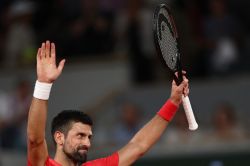 Roland-Garros: Sinner et Djokovic passent en trois sets
