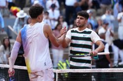Roland-Garros: Swiatek renversante, Alcaraz encore bousculé en huitièmes