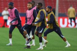 Ligue des nations: une défense des Bleus à repenser contre l'Espagne