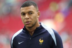 France: Mbappé fait des chèques à des policiers, une enquête est ouverte