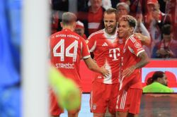 Allemagne: doublé d'Olise et triplé de Kane pour lancer la saison du Bayern