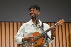 Jon Batiste voudrait que sa musique éveille les consciences sur le climat