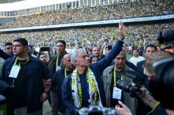 Foot: José Mourinho débarqué par Fenerbahçe après une année sans miracle