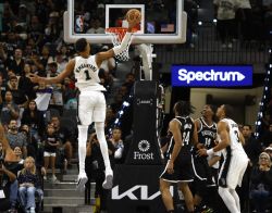 NBA: les Spurs rendent hommage à Popovich, Wembanyama brille encore