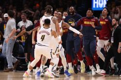 Play-offs NBA: les Knicks renversent Boston, Denver surprend Oklahoma City