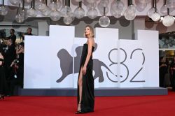 Mode: À la Mostra de Venise, le tapis rouge fait sa rentrée haute couture