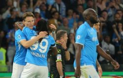 Naples passe en tête, l'Inter craque encore