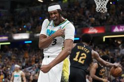 Play-offs NBA: Oklahoma City égalise contre Denver, Indiana détruit Cleveland et mène 3-1