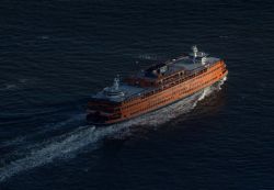 Des stars de la télé américaine rachètent le ferry emblématique John F. Kennedy de New York
