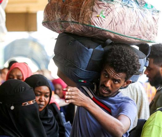 Sudanese Take Free Rides Back Home from Cairo