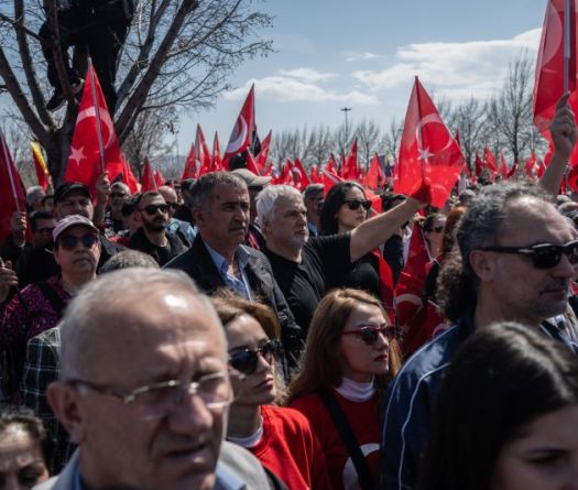 Three More Turkish Opposition Mayors Arrested in Graft Probe Amid CHP Crackdown