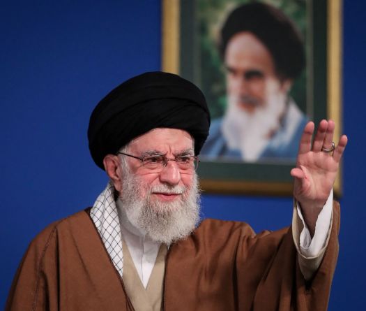 Khamenei Says Iran will 'Never Surrender', Warns Off US