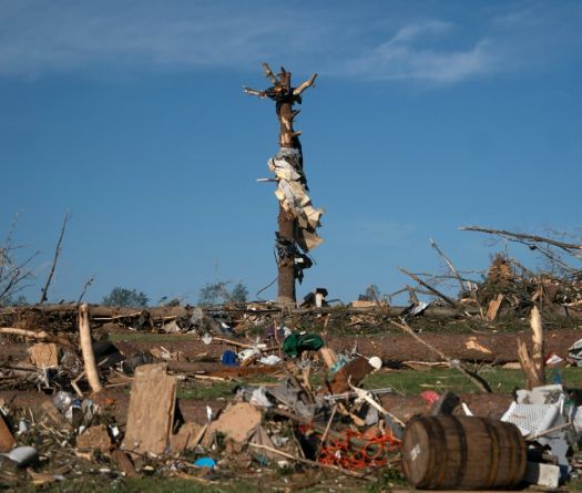 Severe Tornadoes Kill More Than 25 in South-Central Us