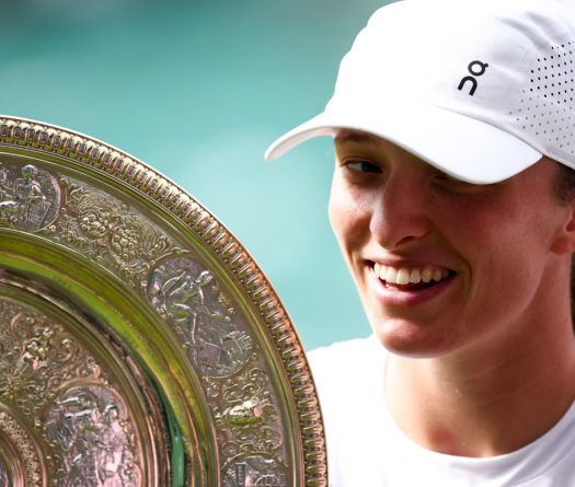 Swiatek Destroys Anisimova 6-0, 6-0 to Win First Wimbledon Title 