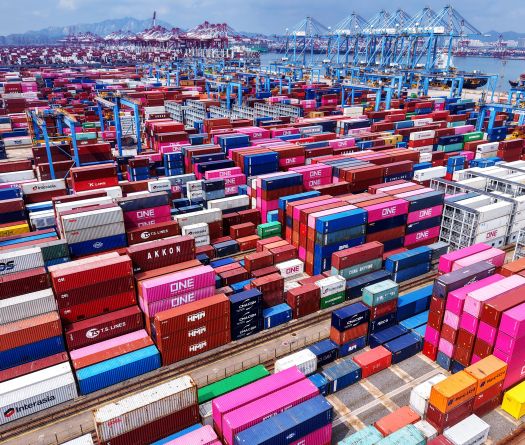 Trump menace le Canada de droits de douane à 100 %