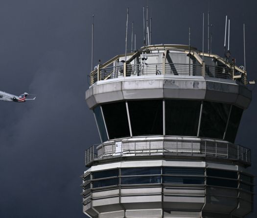 US Faces Travel Delays as Government Shutdown Wears On