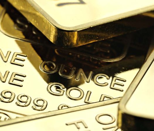 Gold Hits New Record High as Investors Flee Risk, Asia Stocks Slide