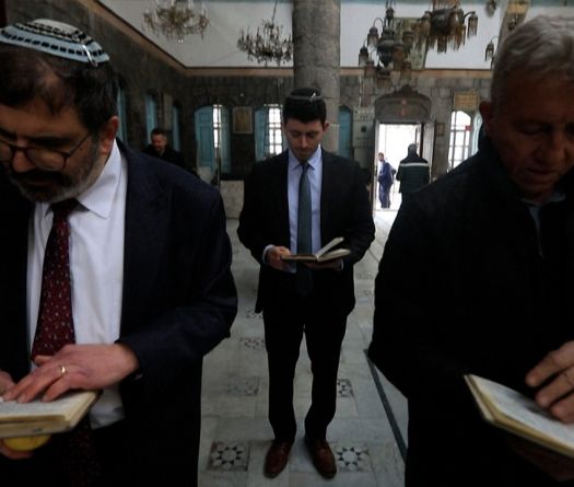 Syrian Jews Pray Once Again in Damascus Synagogue